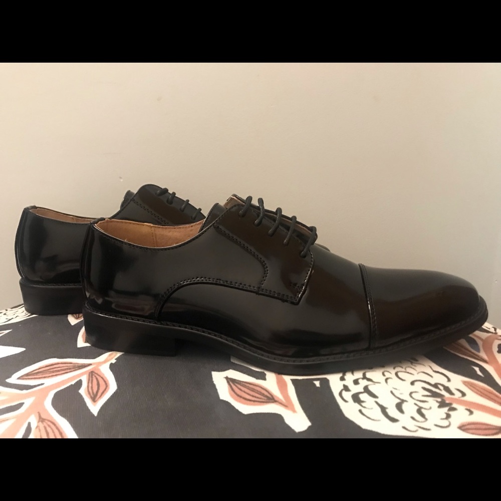 BRAND NEW men’s dress shoes